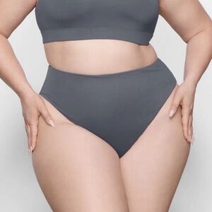 NWT SKIMS recycled swim mid waist bottom in gunmetal. Size 2X
